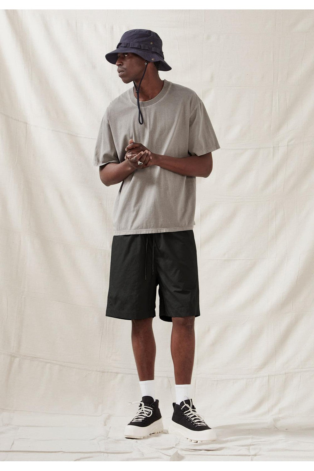 Commoners Cotton Walkshort Black | COMMONERS | Mad About The Boy