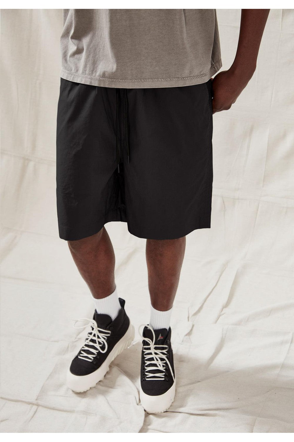 Commoners Cotton Walkshort Black | COMMONERS | Mad About The Boy