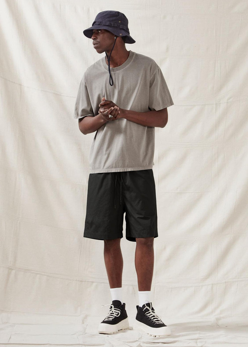Commoners Cotton Walkshort Black | COMMONERS | Mad About The Boy