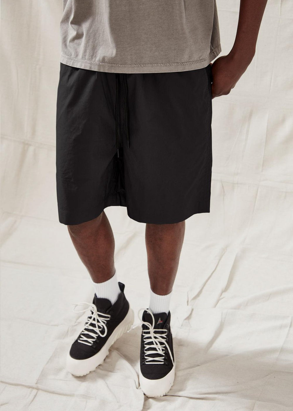 Commoners Cotton Walkshort Black | COMMONERS | Mad About The Boy