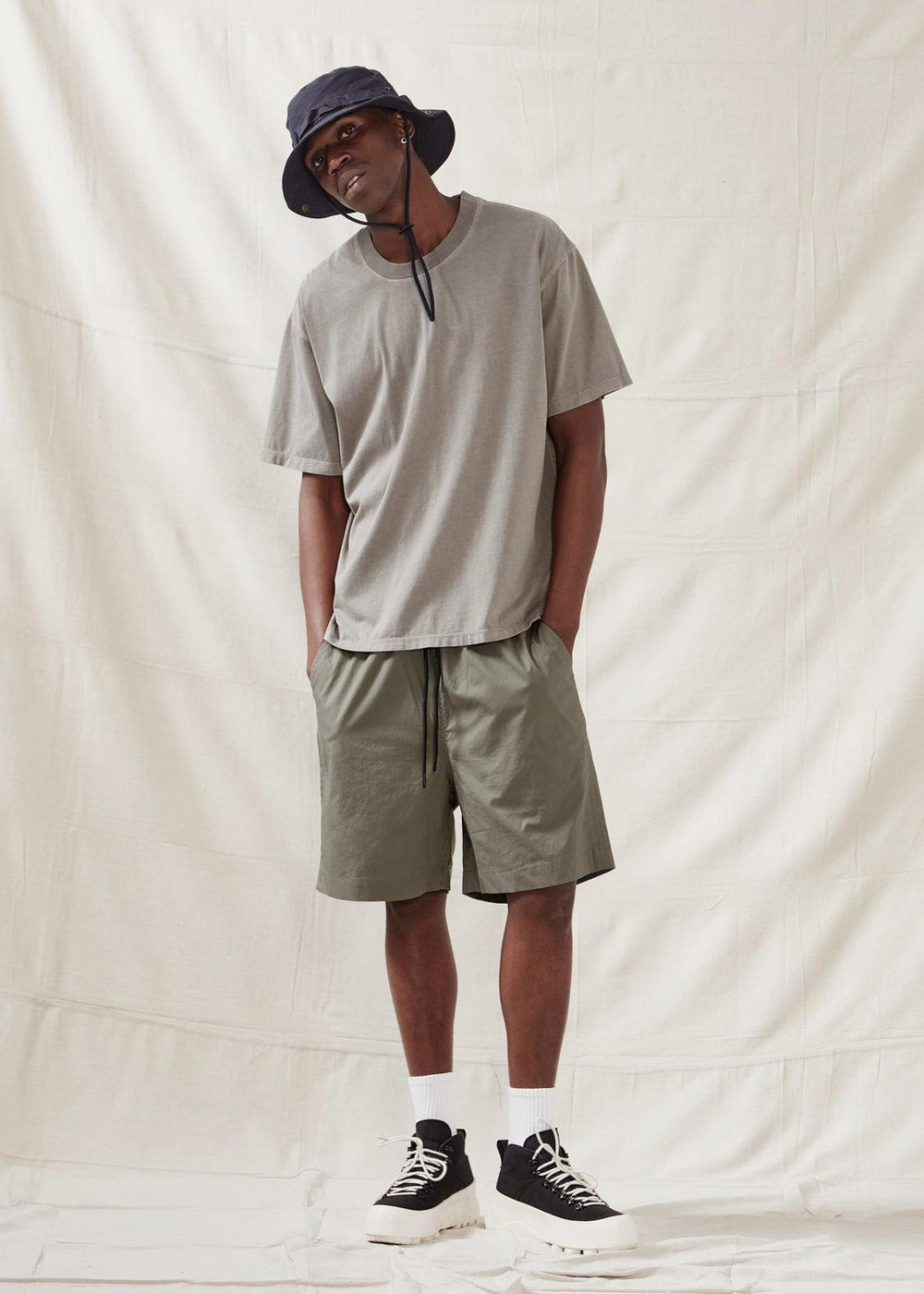 Commoners Cotton Walkshort Olive | COMMONERS | Mad About The Boy