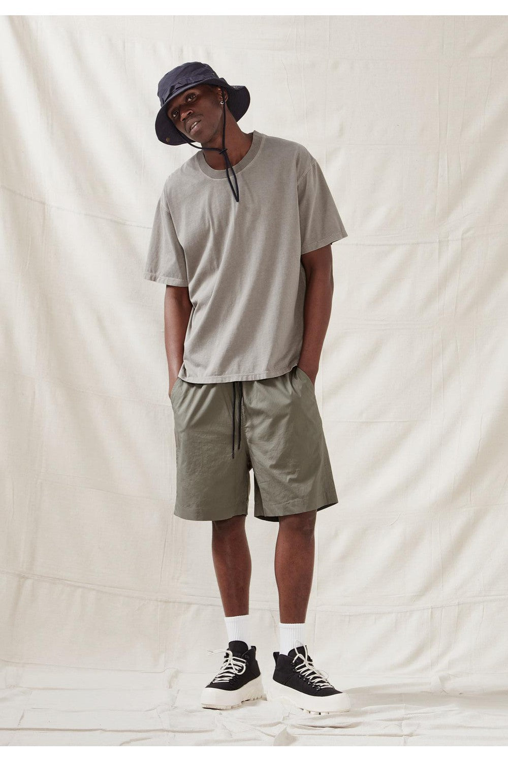 Commoners Cotton Walkshort Olive | COMMONERS | Mad About The Boy