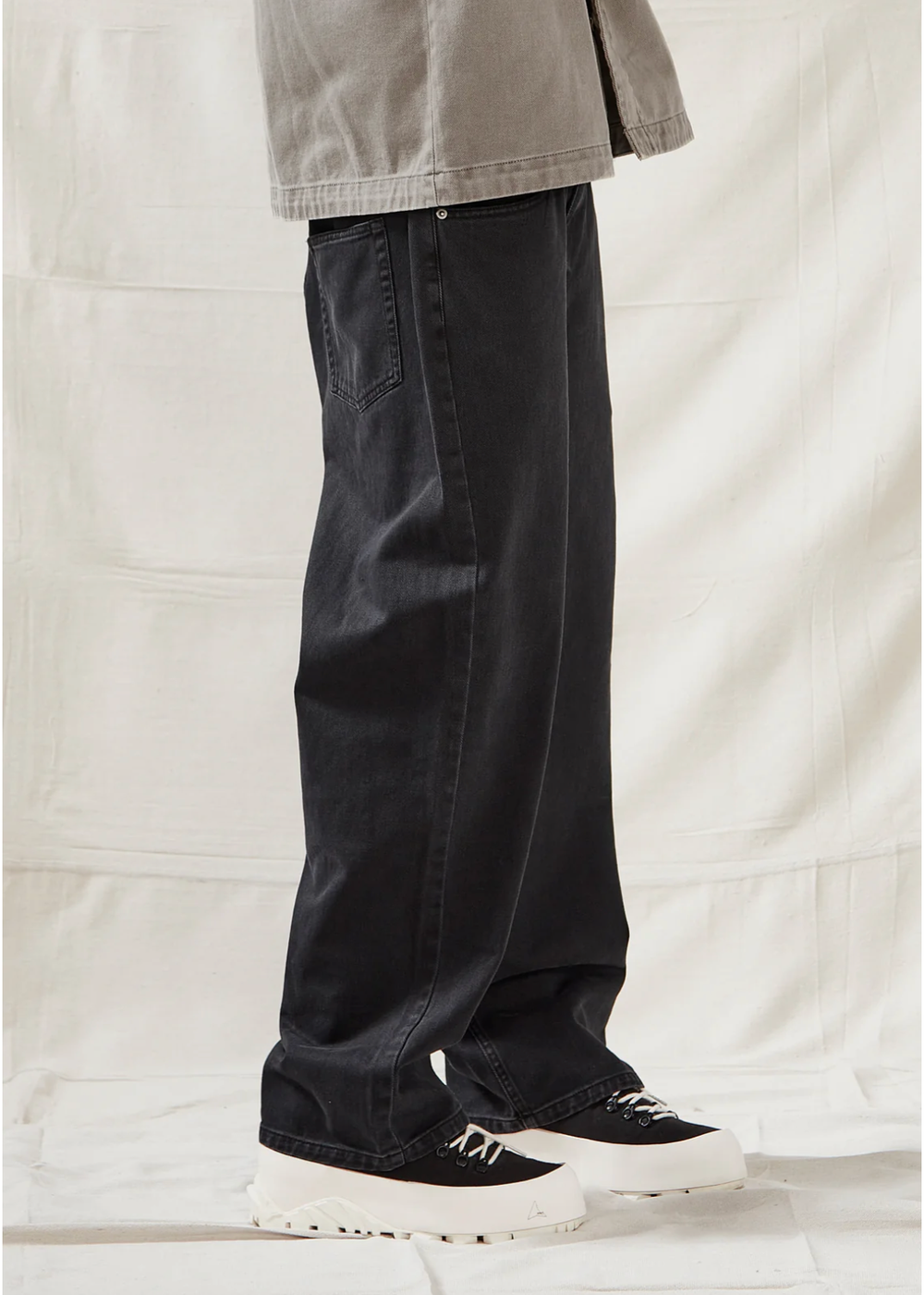 LOOSE FIT DRILL JEAN, VINTAGE BLACK | COMMONERS | Mad About The Boy