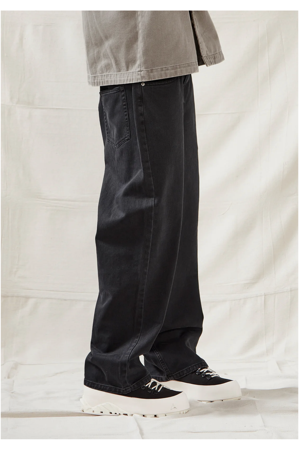LOOSE FIT DRILL JEAN, VINTAGE BLACK | COMMONERS | Mad About The Boy