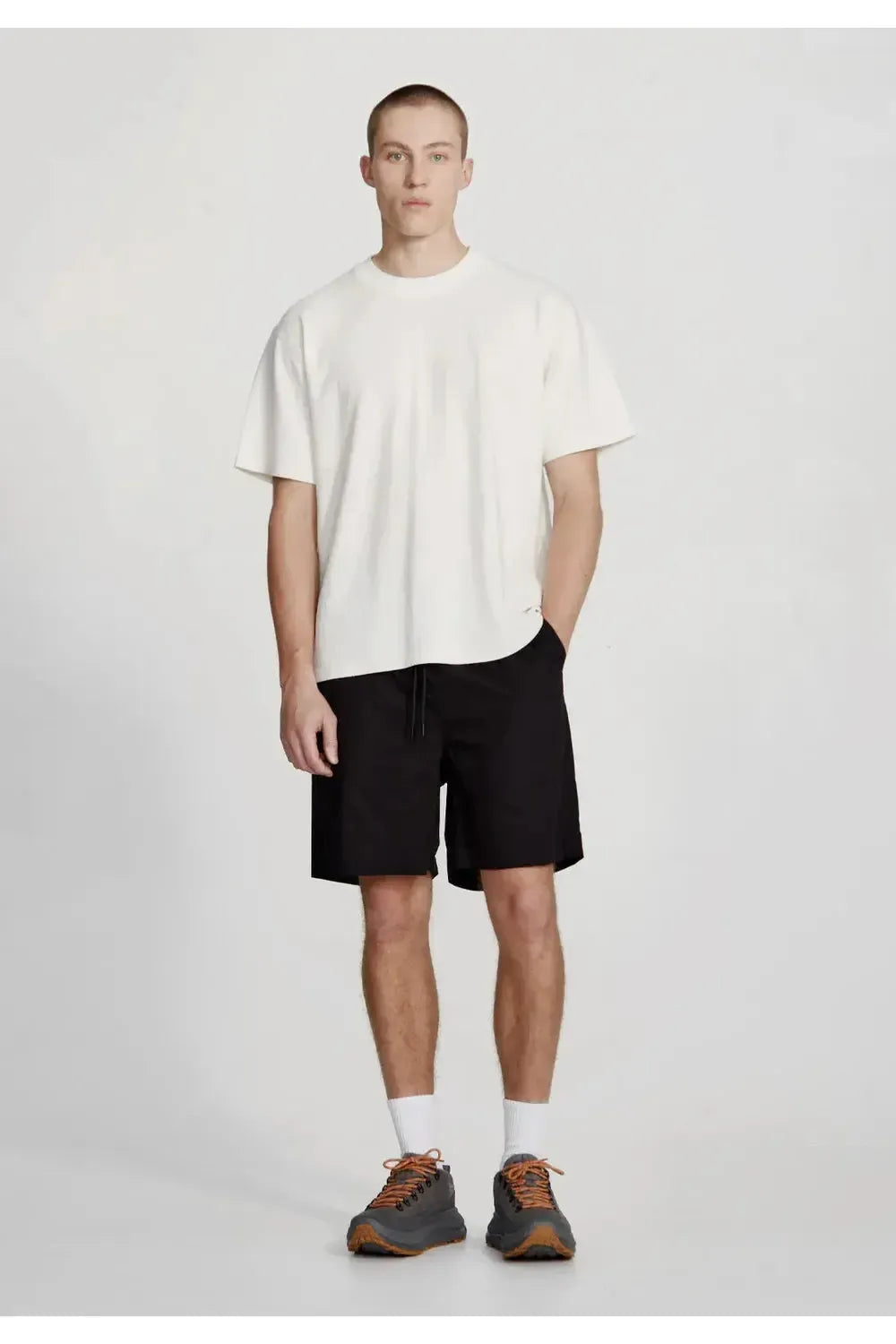 Cotton Walkshort Black - COMMONERS | COMMONERS | Mad About The Boy